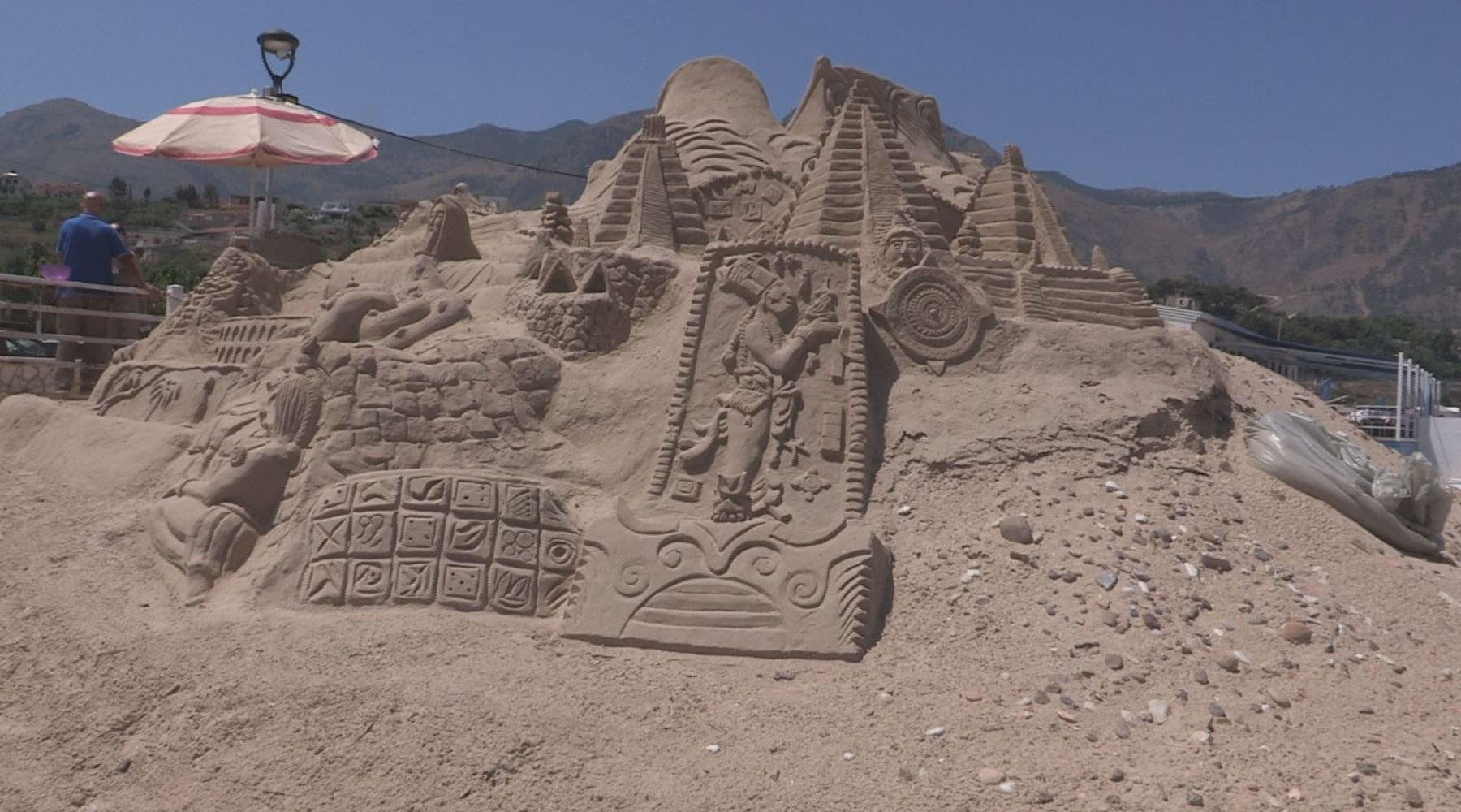 Castellammare, artista della sabbia testimonial Memorial