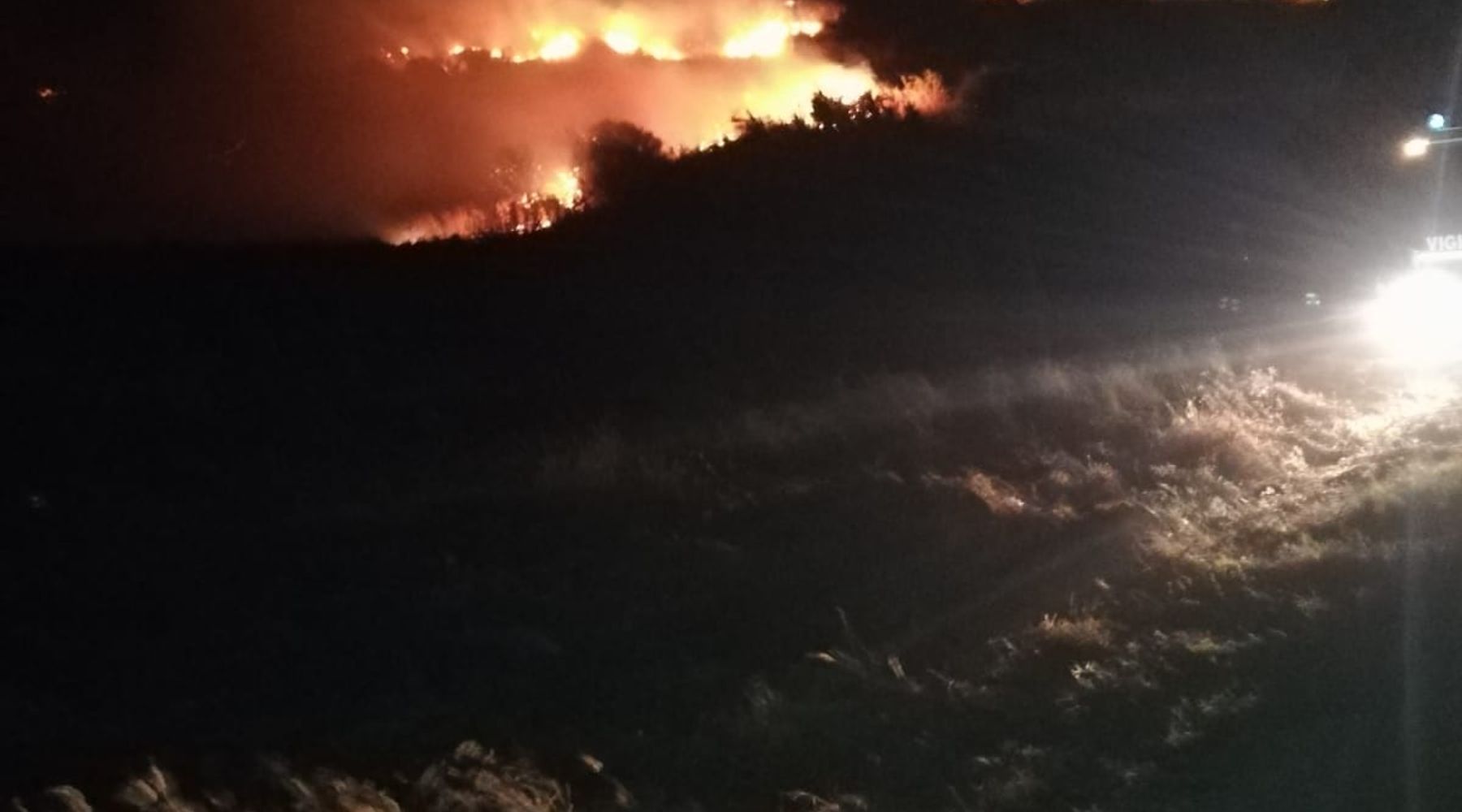Scopello, fuoco, panico e feriti. Spegnimento stamane