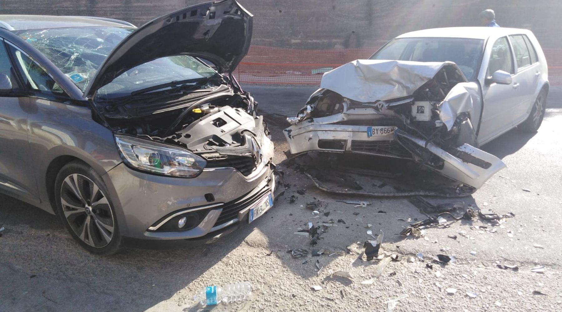 Alcamo, impatto quasi frontale di 2 auto. 4 i feriti.