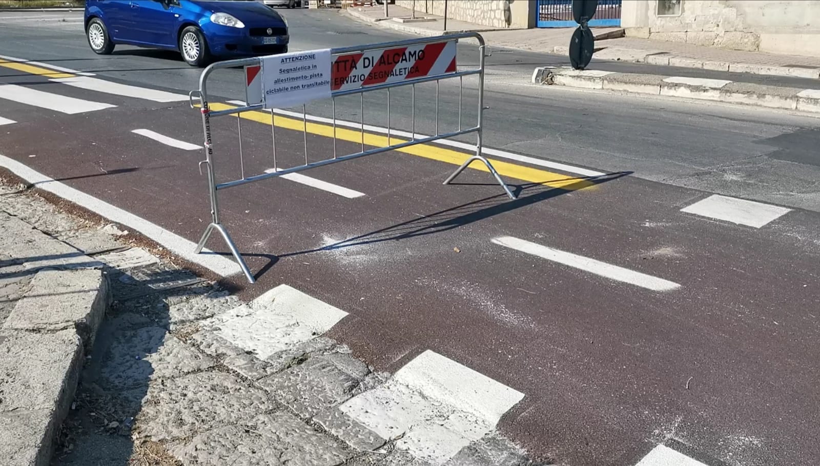 Alcamo, pista ciclabile pericoli transennati