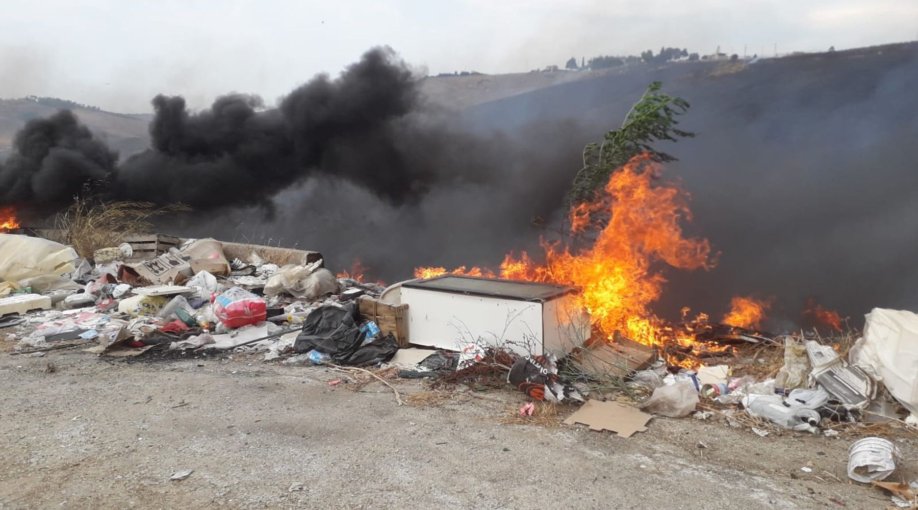 Alcamo/Castellammare, folate di scirocco. Incendi immediati