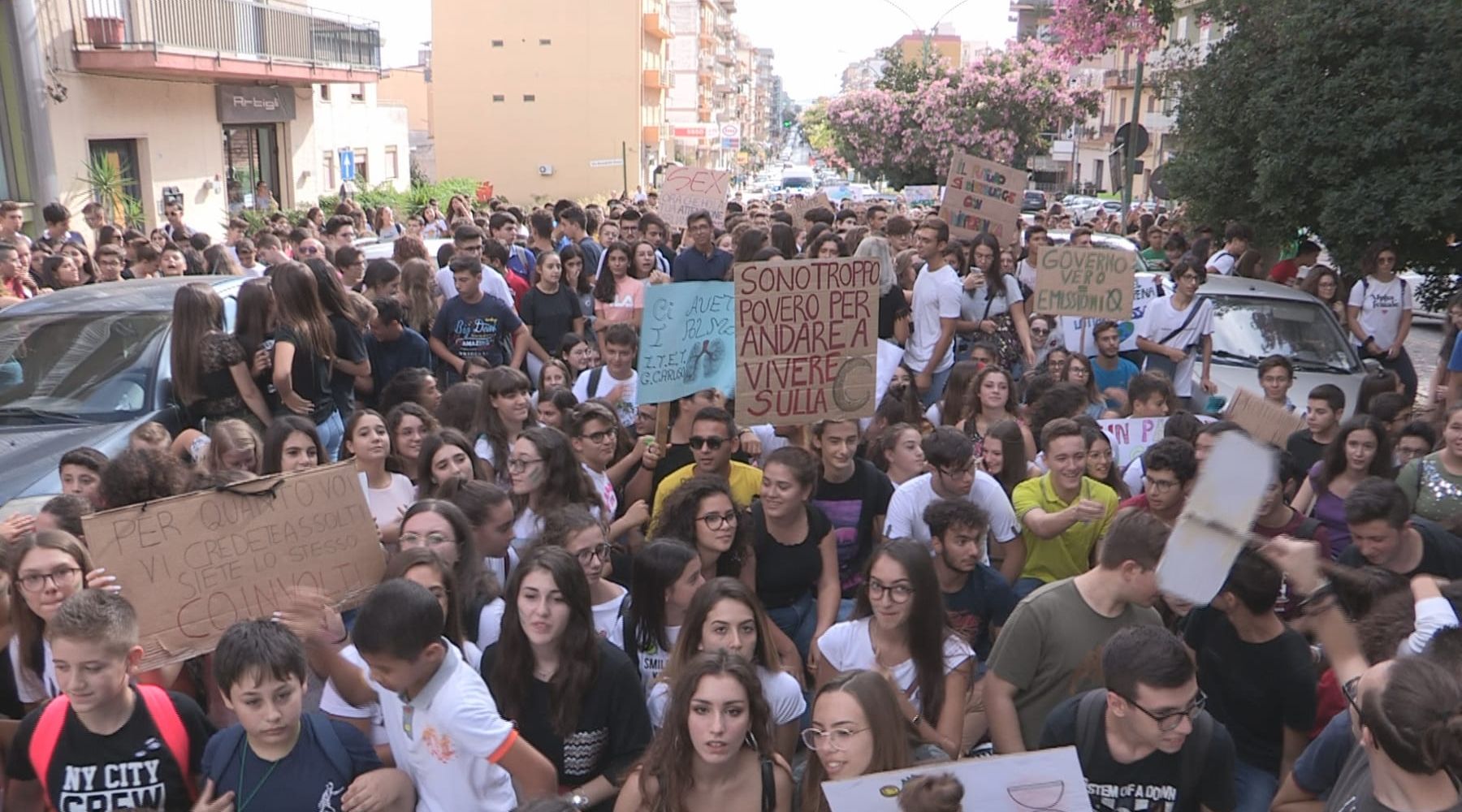 Cambiamenti climatici. Alcamo, studenti in corteo contro inquinamenti