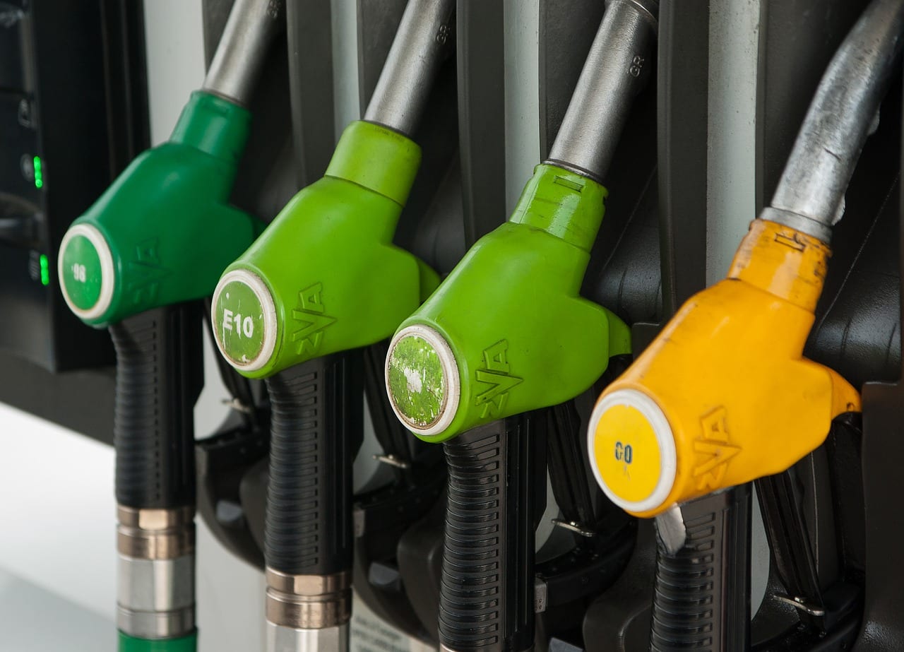 Gestori carburanti, momento difficile. -- "i moderni servi della gleba", urlano i sindacati