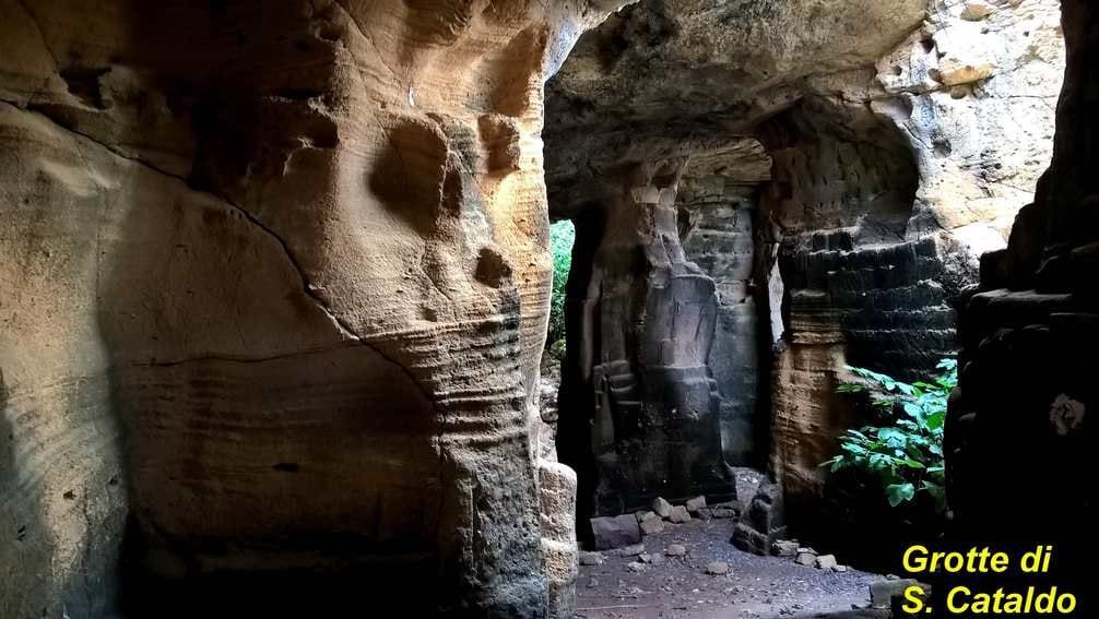 Mazara del Vallo, meravigliose grotte abbandonate grottescamente