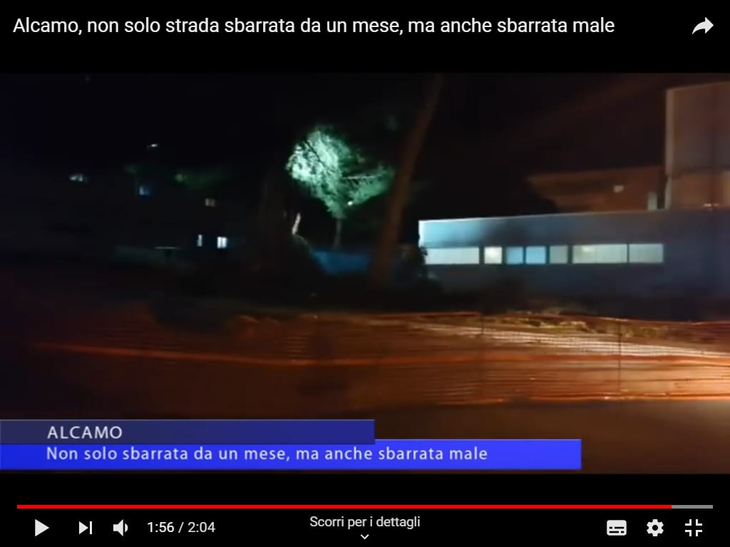 Alcamo, Non solo strada sbarrata da un mese, ma anche sbarrata male