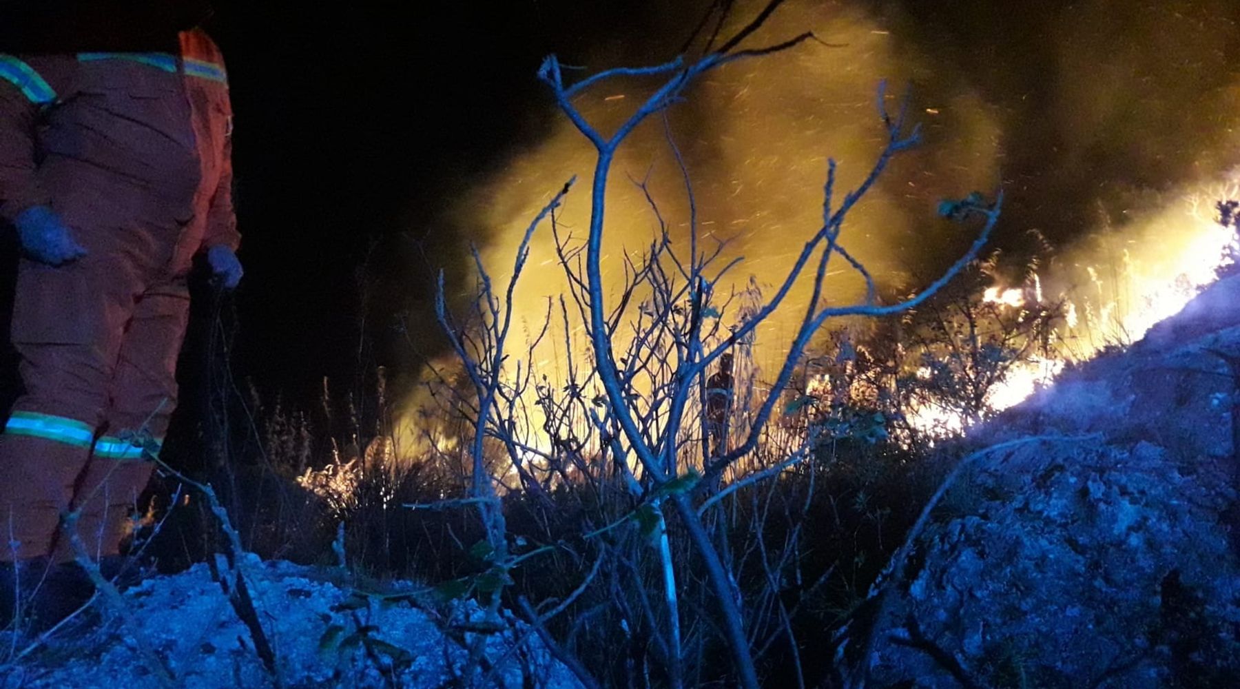Cronache del maltempo. Vento, danni e incendio a Scopello