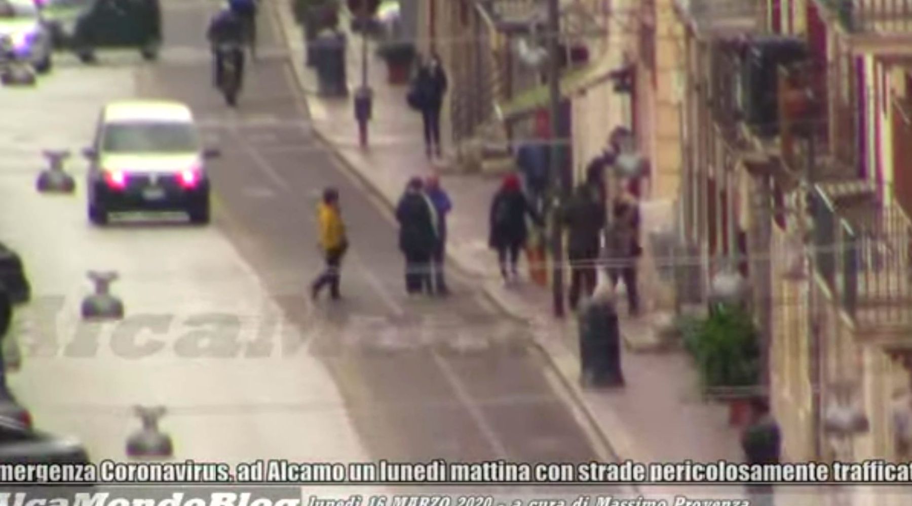 Alcamo, troppa gente in giro anche a chiacchierare. Non siamo "highlanders" ma tutti a rischio