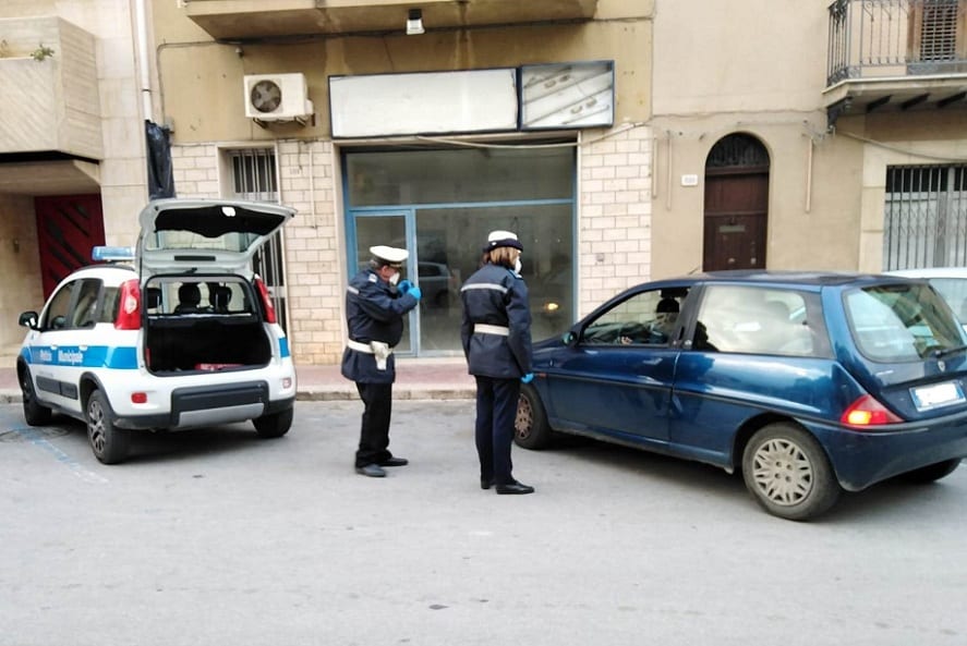 Alcamo e rispetto delle restrizioni, intensificati i controlli. Vigili urbani in strada fino a mezzanotte