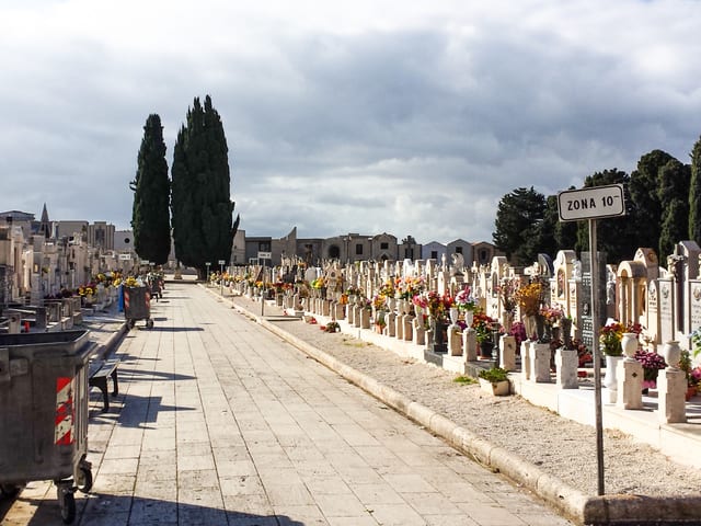 28 bare in giacenza nei cimiteri alcamesi, le ditte devono adeguarsi all'emergenza Covid19