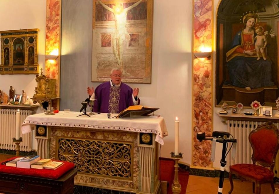Fragnelli, riti pasquali con 10 persone (diaconi, accoliti e lettori). Abolita "lavanda piedi"