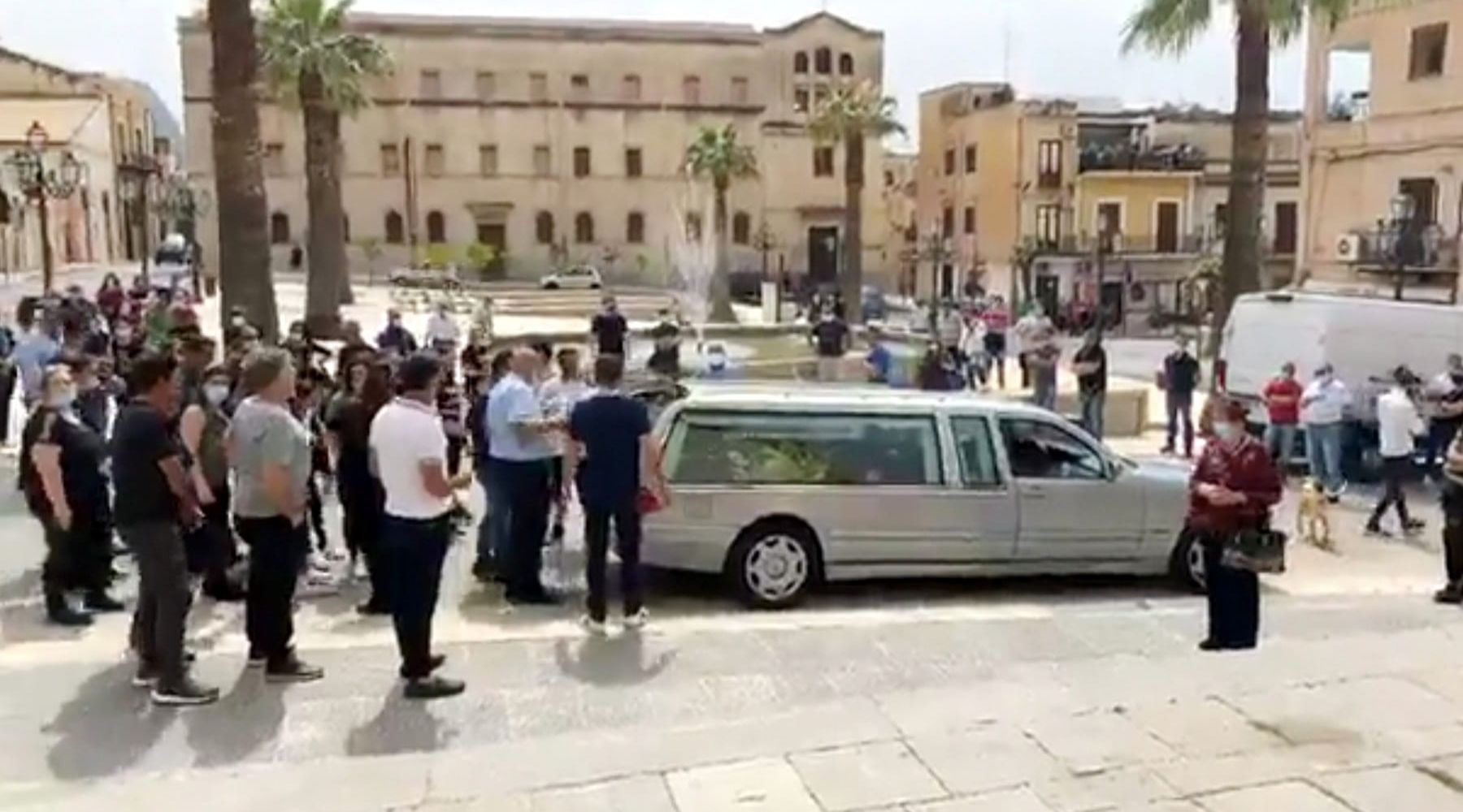 Motopesca disperso, a Cinisi i funerali di Giuseppe Lo Iacono. Si cercano ancora altri due pescatori