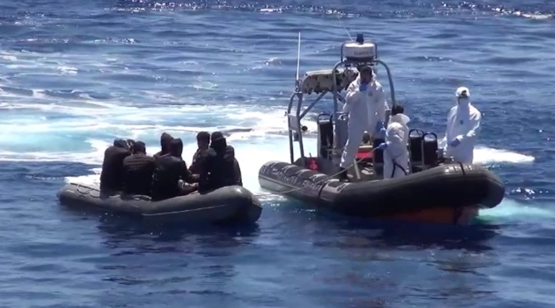 Lotta all'immigrazione, nel mare trapanese bloccati tre natanti e 27 nordafricani
