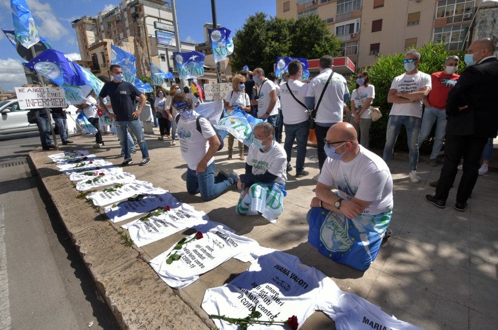 Infermieri, il NURSIND li porta in piazza per un flash-mob. Chiesti interventi per la categoria