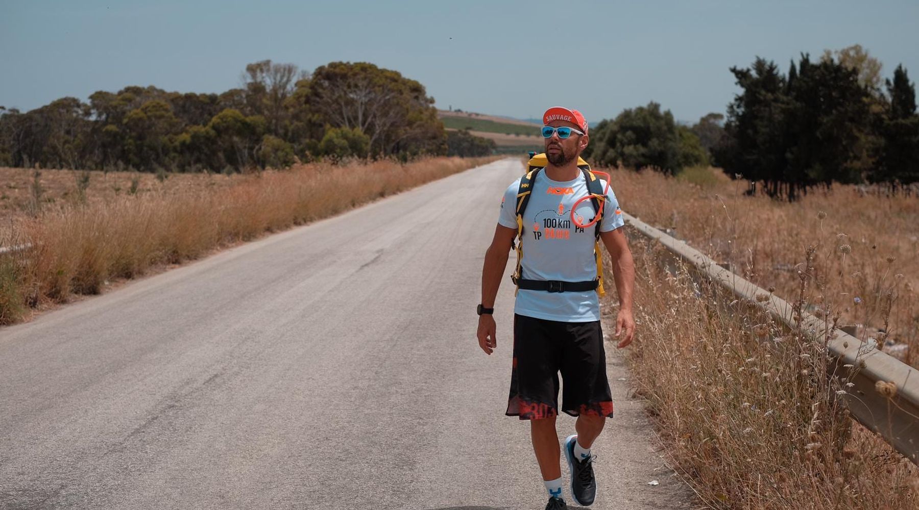 In viaggio a piedi, con andatura veloce, da Trapani a Palermo. Bica vuole metterci meno di 24 ore