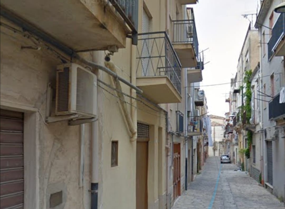Scappa da Borgetto, finisce in ospedale e rimane ad Alcamo. Maurizio vive in un'auto