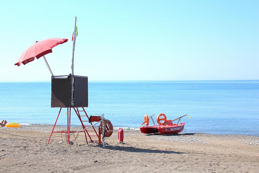 Servizio bagnini ad Alcamo Marina, ancora una volta in ritardo. Avvio, bene che vada, per il 10 luglio