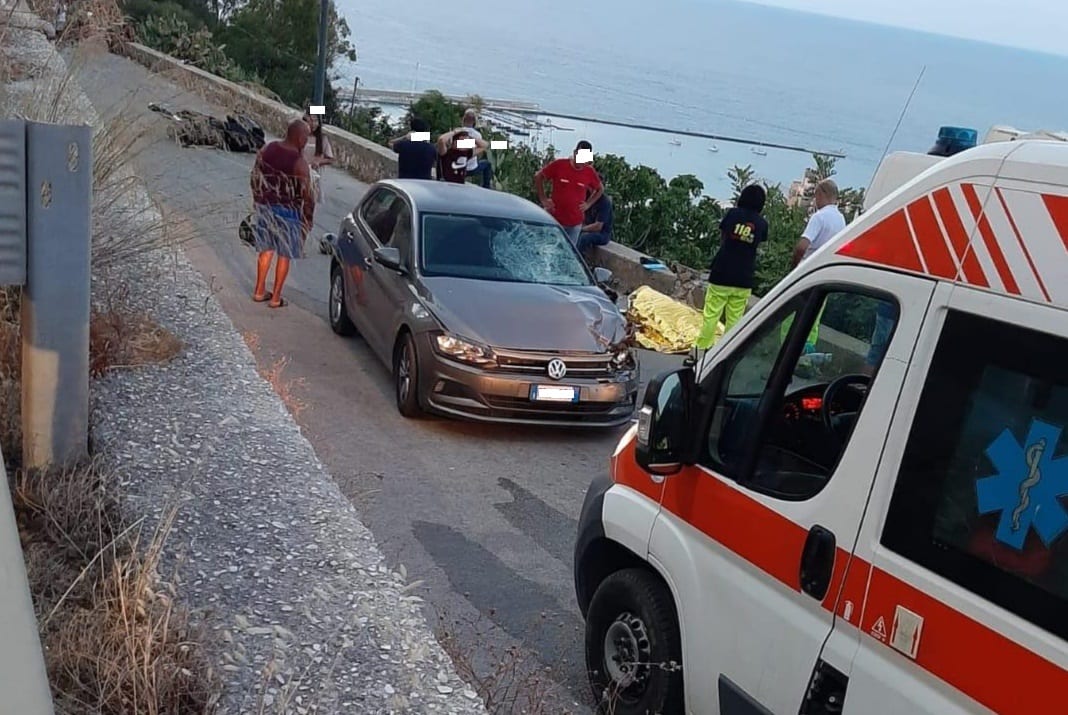 Incidente mortale a Castellammare, muore centauro di 21 anni. Disposti esami sul corpo della vittima