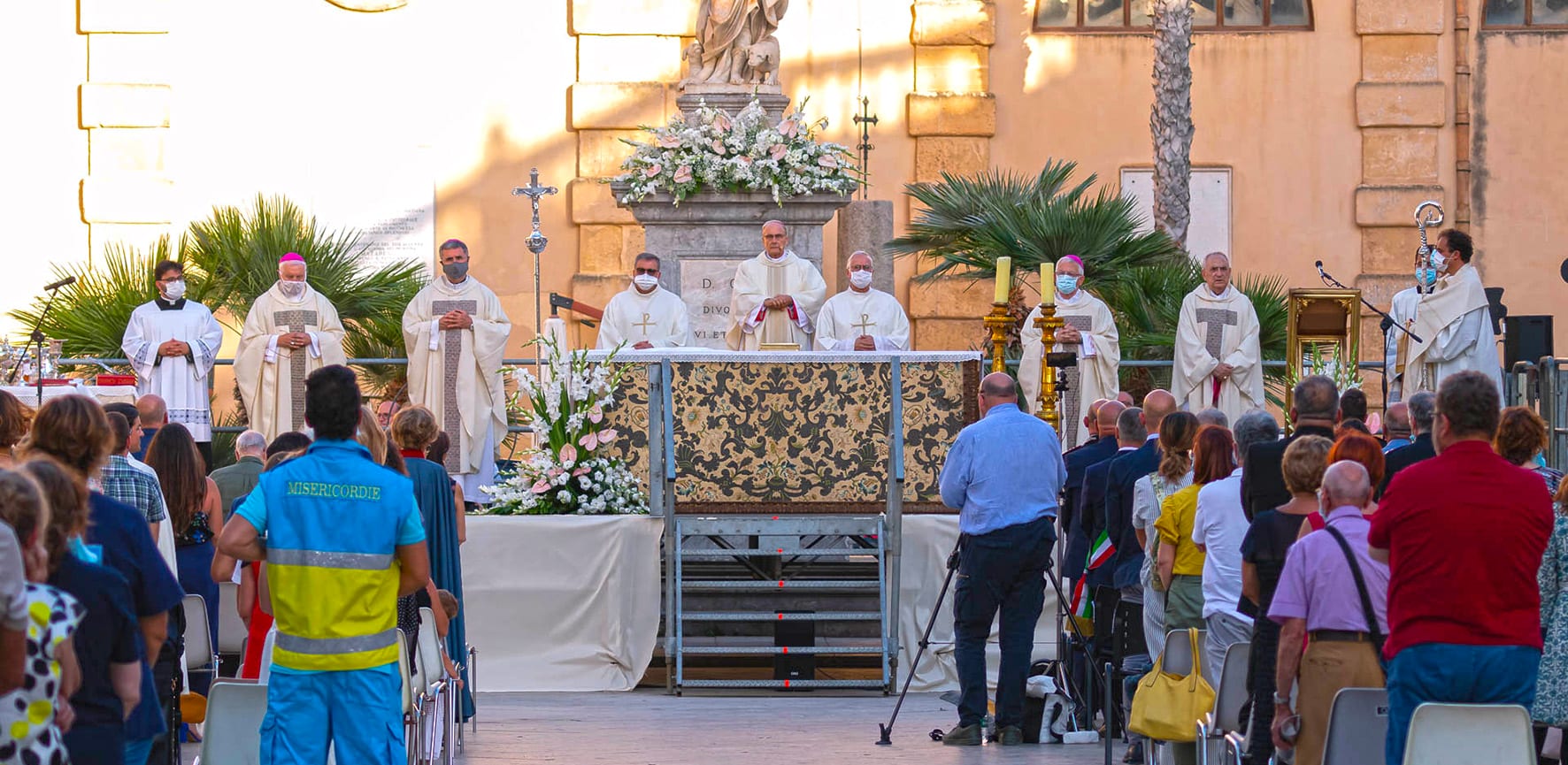 50 anni di sacerdozio per Monsignor Domenico Mogavero