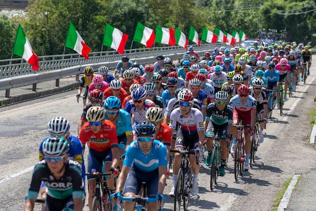 Giro d’Italia, corsa contro il tempo per rifare manto stradale