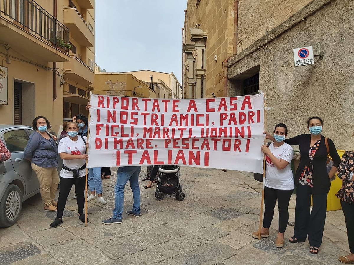 Manifestazione, a Mazara del Vallo, per chiedere la liberazione dei 18 pescatori bloccati in Libia