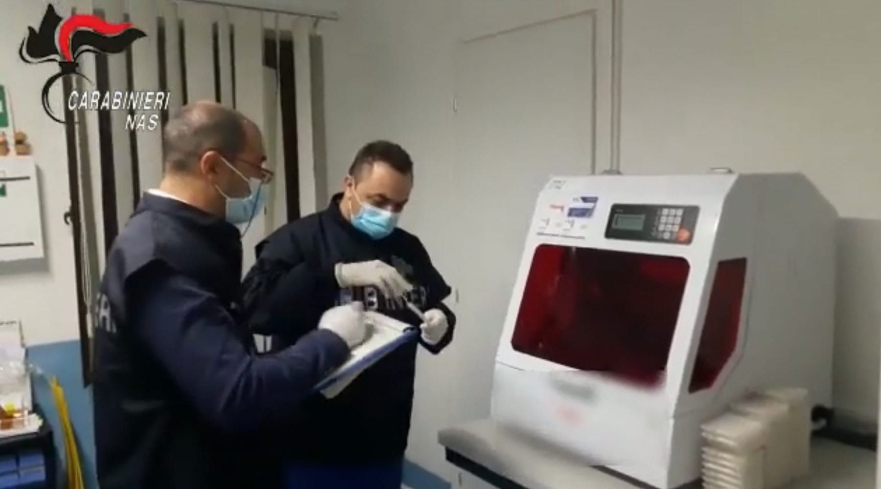 Tamponi, macchinari non idonei. Blitz dei NAS ad Alcamo, denunciati titolari di EmoLab