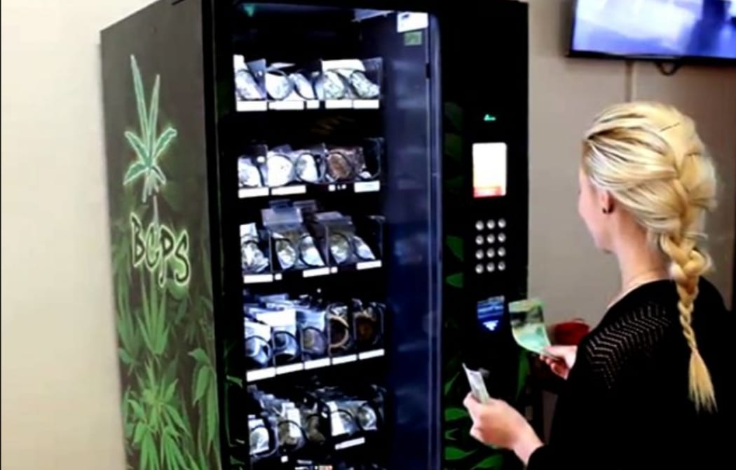 Cannabis light nei self-service anche ad Alcamo. La Chiesa storce il muso