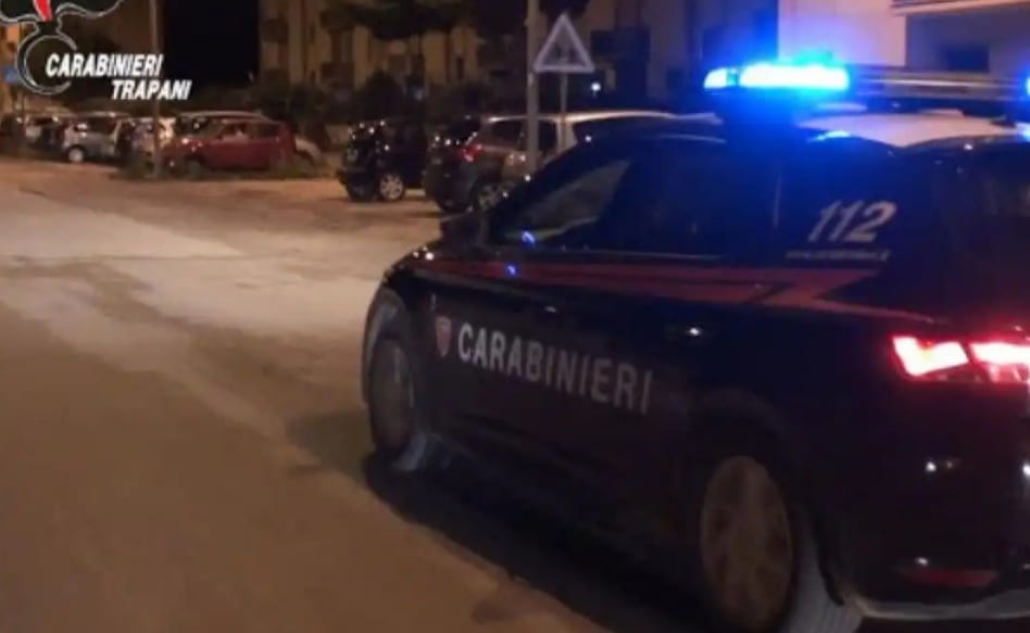 Truffe a società di finanziamenti e telefonia. Padre e figli alla guida della banda