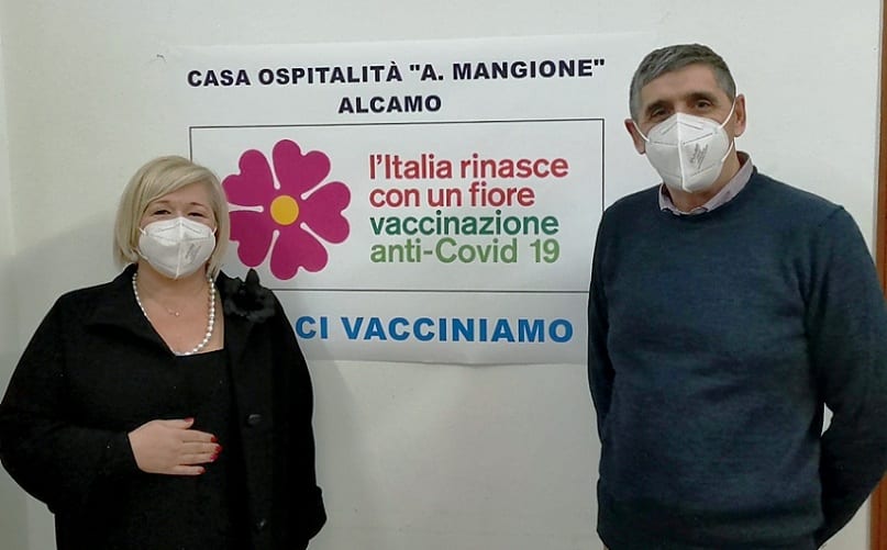 Vaccini agli anziani dell'IPAB 'Mangione'. Aprile: "Sul territorio ci siamo sempre"
