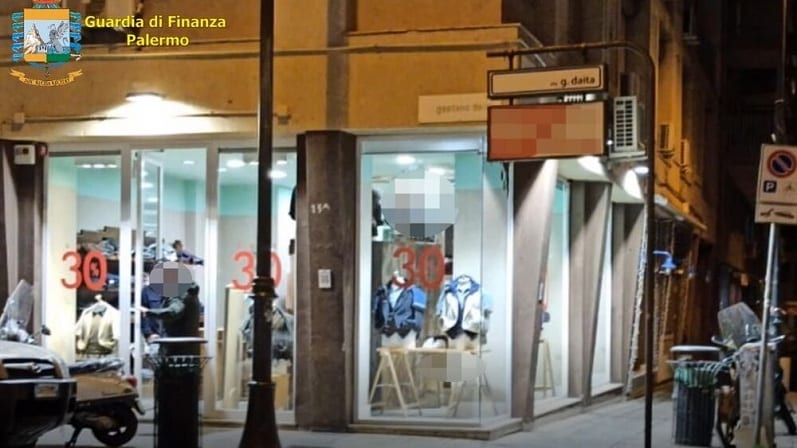 Domiciliari e sequestro per i titolari di “Mazzara Abbigliamento”, storico marchio siciliano