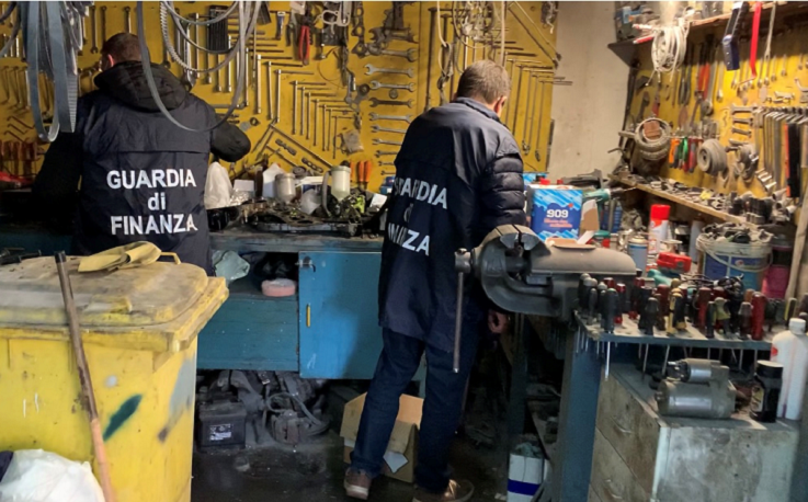 Autofficina abusiva, operava a Trappeto da diversi anni. Sanzioni e sequestri