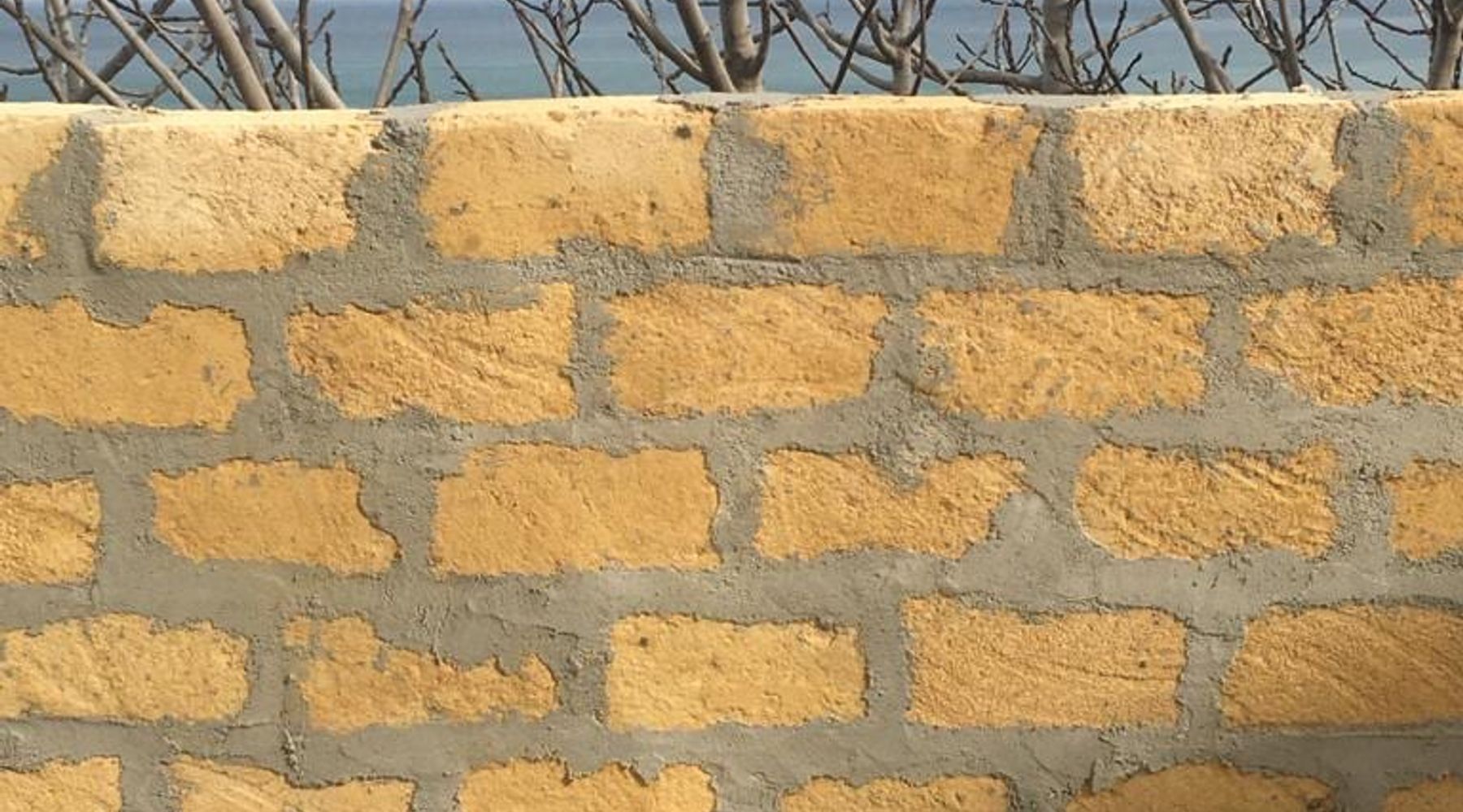 Castellammare del Golfo, muro a ‘Case nuove’. Residenti protestano