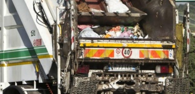 Alcamo, rifiuti, camion di RSU rispediti indietro. Trapani Servizi incomprensibile