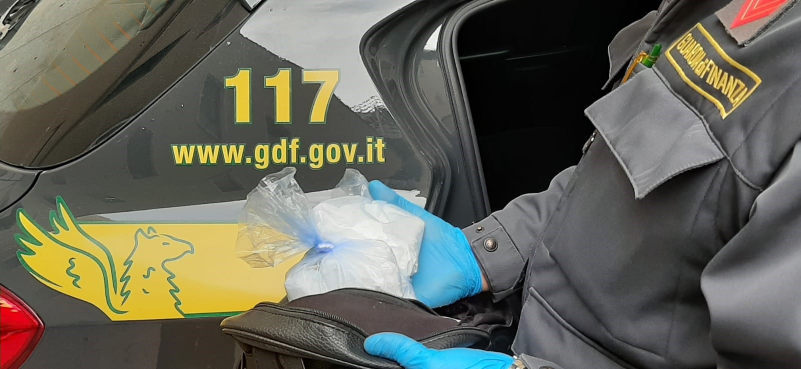 Donna arrestata a Palermo con 411 grammi di cocaina. Indaga la Procura