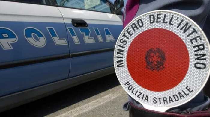 Trasportavano prodotti freschi con frigorifero guasto. Denunciati dalla stradale di Trapani