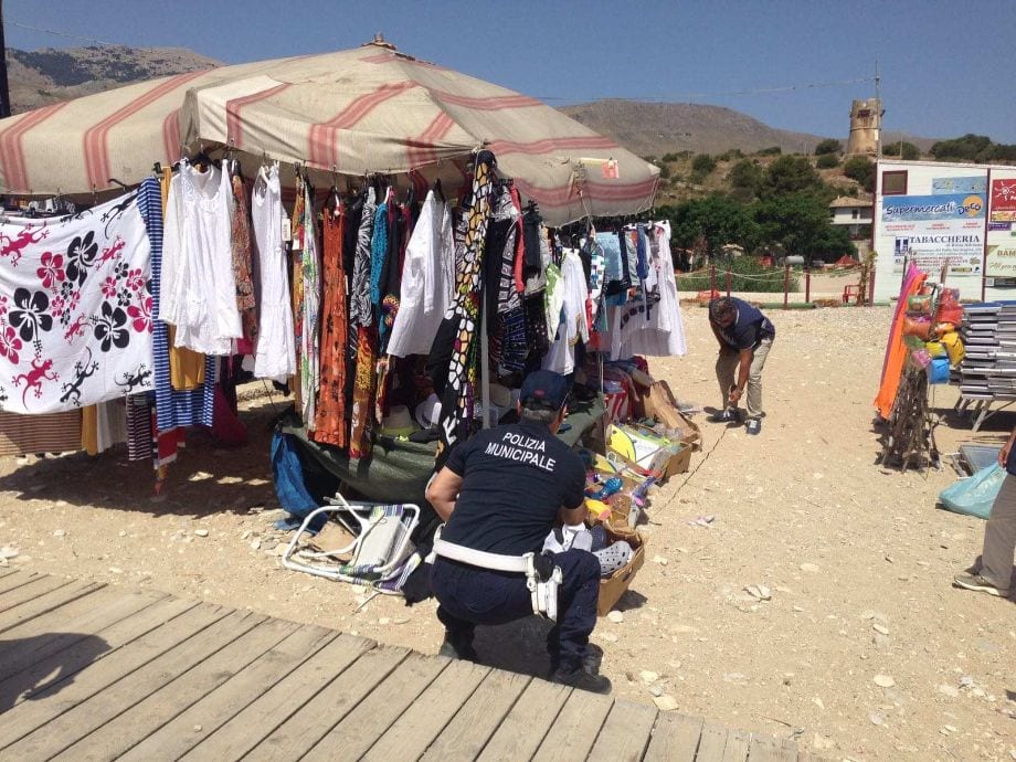 Donati in beneficenza oggetti sequestrati a Castellammare del Golfo