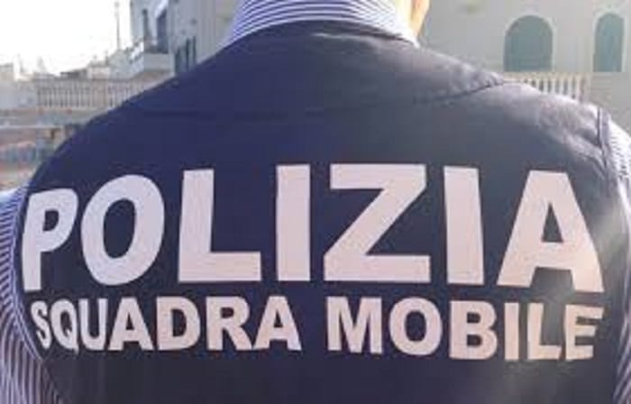 Detenzione illegale di pistola e possesso di droga, padre e figlio arrestati a Marsala