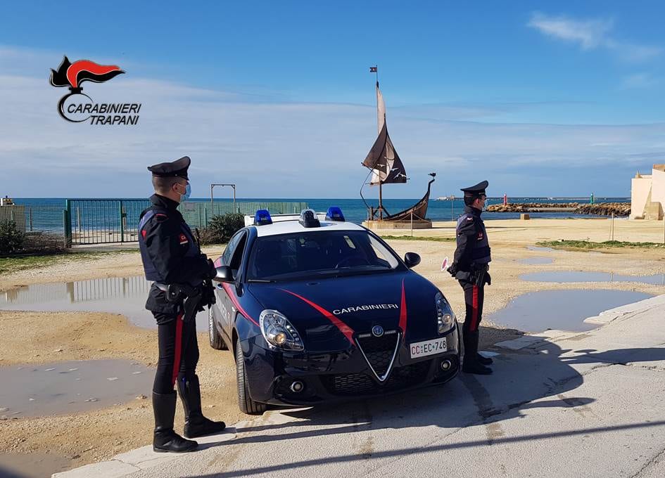 Festa abusiva e trattoria aperta la sera. I carabinieri multano minorenni e proprietario