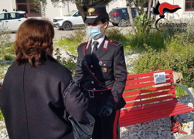 Giornata internazionale dei diritti della donna. Al tribunale di Marsala realizzata la "Panchina del Rispetto"