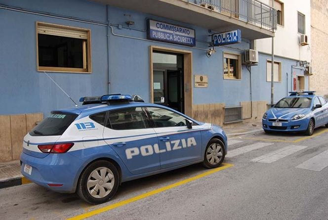 Tenta di accoltellare un agente di polizia. Arrestato 39enne a Marsala