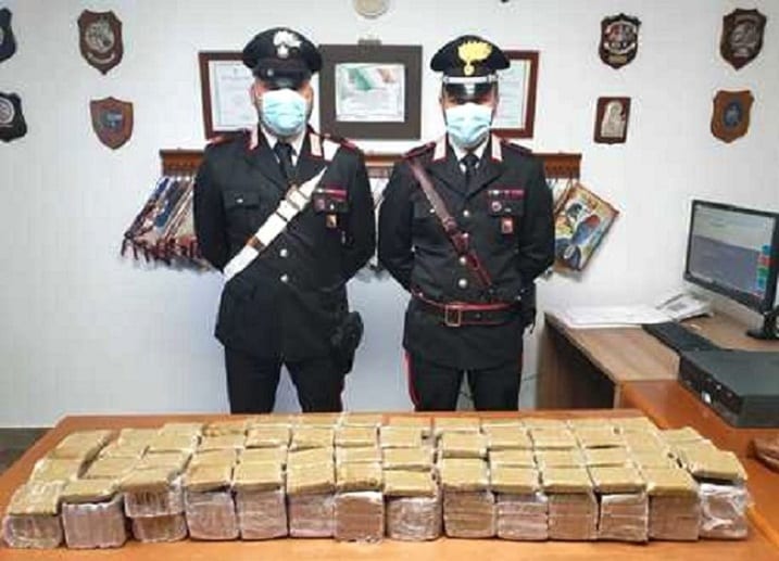 Droga, altri panetti sigillati in spiaggia. 33 KG fra Isola delle Femmine e Capaci