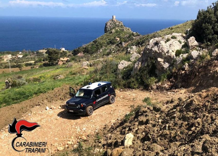 Strada abusiva a Scopello, in zona con vincolo paesaggistico. Denunciate due persone