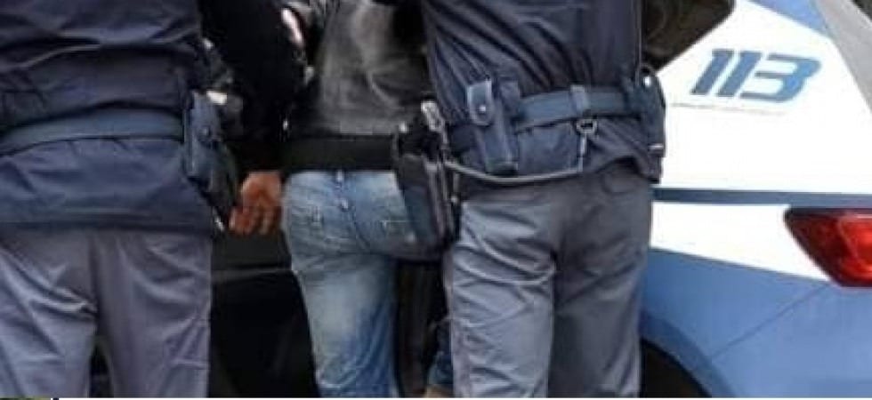 Perseguita, minaccia e sequestra ex fidanzata. Arrestato rumeno a Partinico