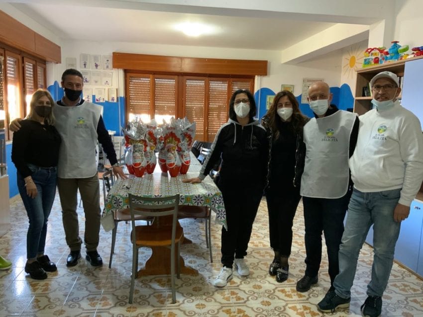 L'associazione "La Via della Felicità" ha regalato doni pasquali all'orfanatrofio di Castellammare