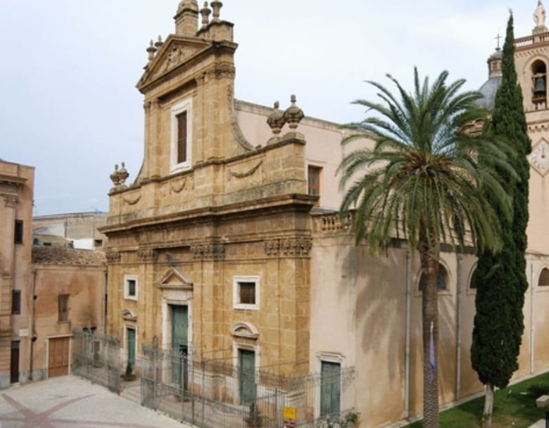 Vaccini in parrocchia ad Alcamo, ancora pochi prenotati. Verso accorpamenti?