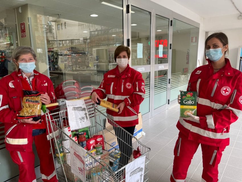 "Riempi il carrello di Solidarietà". I volontari Cri di Alcamo raccolgono generi alimentari