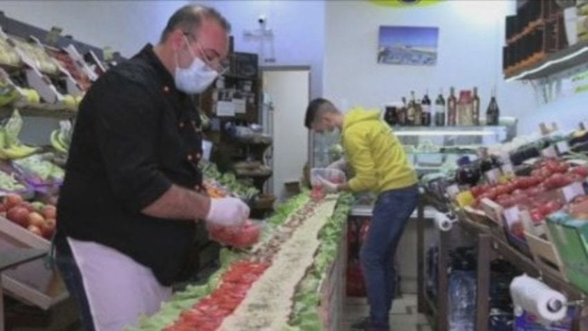 Prelibatezze siciliane. A Marsala "pane cunzatu”, lungo quasi 5 metri