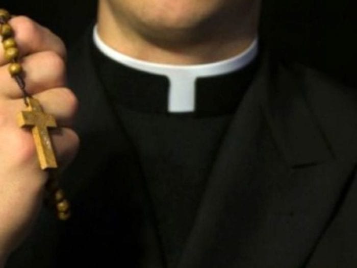 Abusi sessuali su minore gambiano, prete marsalese condannato anche in appello