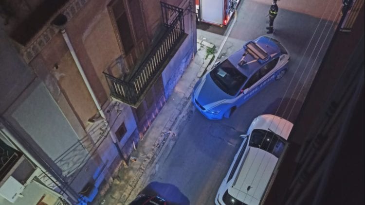 Abitazione a fuoco a Partinico, ustionato un nord-africano. Indagini dei carabinieri
