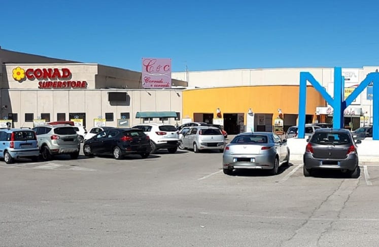 Al supermercato da soli, uno per famiglia. Diventa quasi 'virale' la proposta di un esercente