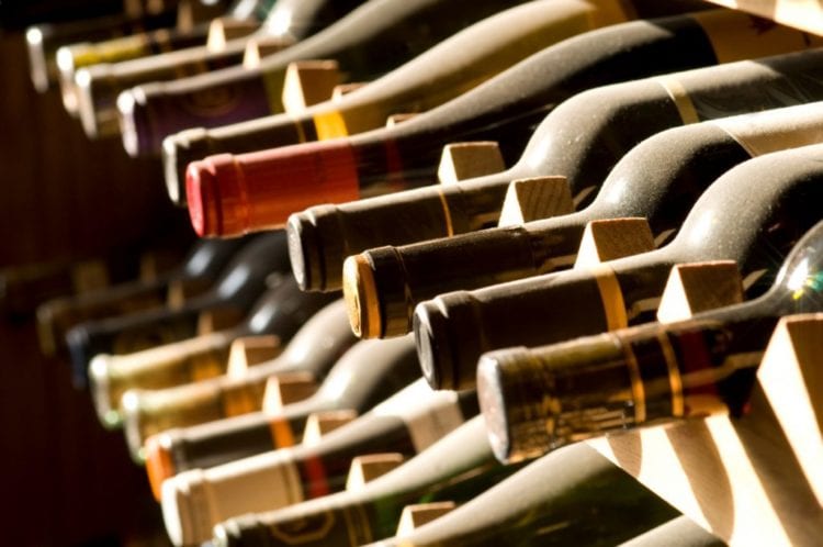 Commercializzazione del vino a rilento, tra le cause la guerra. Produttori in difficoltà